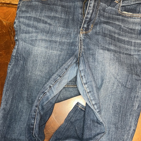 2 pair American Eagle denim sz 16 hi rise, one plain and one with rips - Picture 3 of 3